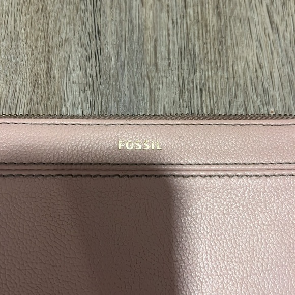 Fossil Pink Leather Zip-Around Wallet - Picture 2 of 11